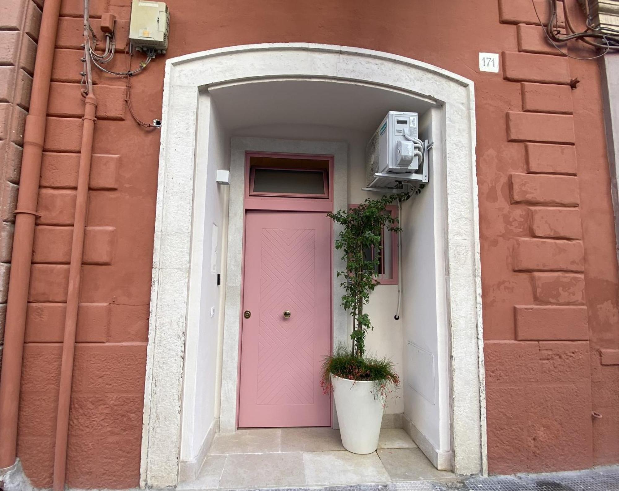 Quiet And Stylish - Bari City Center, Minutes To Station Exteriör bild